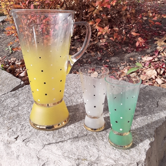 Vintage Other - Beautiful Vintage pitcher/ glasses